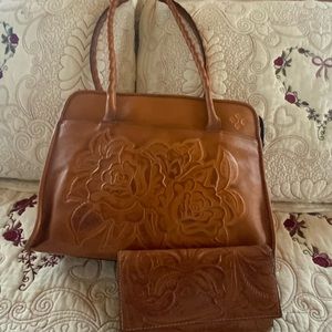 PATRICIA NASH BEAUTIFUL LIGHT BROWN TOOLED LEATHER SHOULDER SATCHEL AND WALLET
